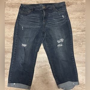 Womens Time and Tru mid rise capris size 18